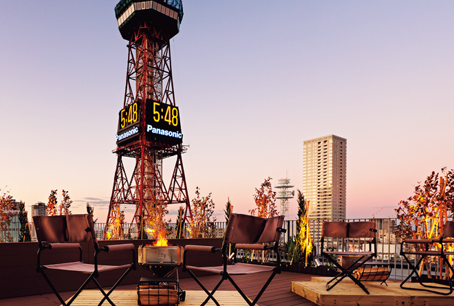 ホテルのルーフトップテラスで焚き火を囲んでBBQ  「ROOF TOP UNDER THE SKY」 