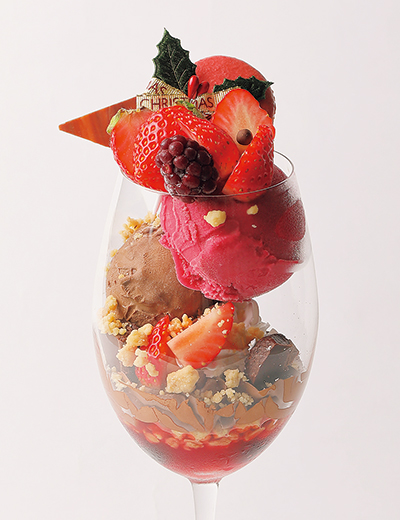 展望室の絶景の中で楽しむ 「クリスマスパフェ」と聖夜のコンサート 