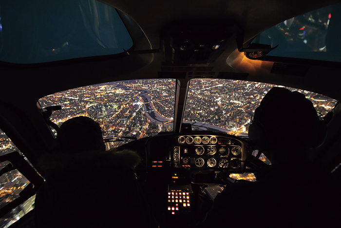きらめく冬の夜景を眺める札幌ナイトクルーズ 