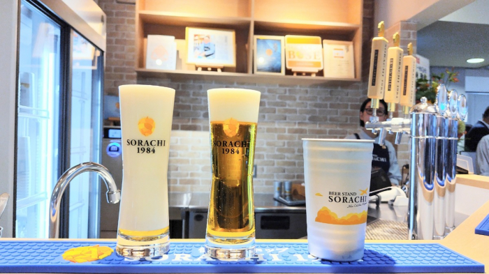 8月28日OPEN！新千歳空港に「SORACHI 1984」のビールスタンドが登場