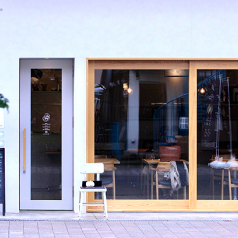 フレンチ×自然派ワインを、気軽に自由なスタイルで