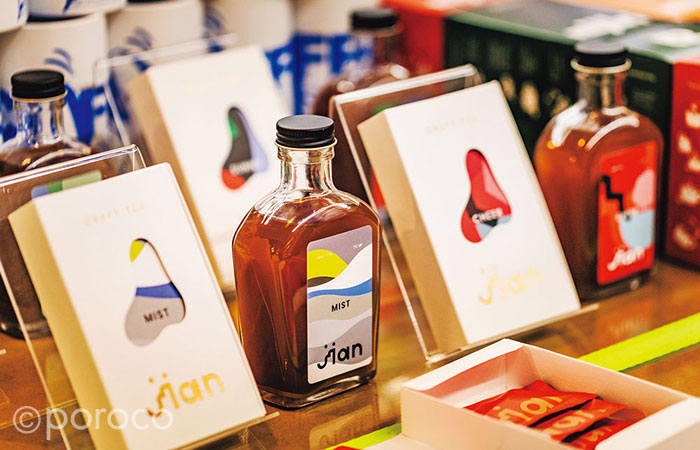 札幌の人気カフェ内にギフトショップがオープン！心躍るカラフル