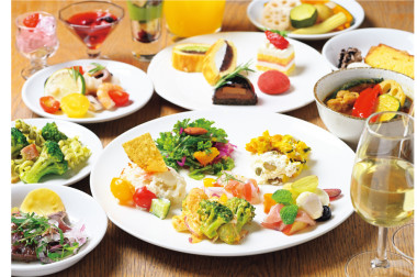 【北海道ダイニング ミチノイエ】できたてを楽しむオーダーバイキングや 道産野菜たっぷりのデリを味わう