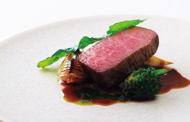 【Nouvelle Pousse】ライトアップのジャンプ台を望む 驚きに満ちたジャパニーズ・フレンチ