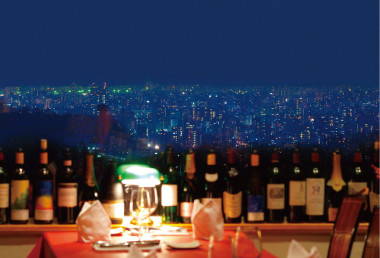 【Brasserie Adajio】高台から街の夜景を一望する 季節を楽しむ一軒家フレンチ