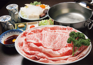 【すき焼き・しゃぶしゃぶ 牛のいしざき】老舗の名店で味わう とろける食感の極上黒毛和牛