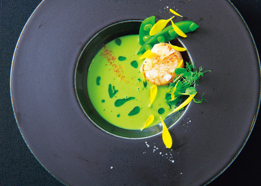 【IWBろまね】ソムリエ厳選の豊富なワインと こだわりの本格フレンチを味わう