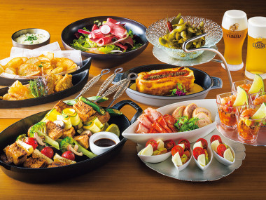 【BAR & GRILL Splish】夏限定プランが初登場 屋内でビールを楽しむ「ビアフェス」