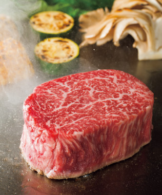 【ステーキ＆ワイン いしざき】 クリスマスには最高の贅沢を 極上の黒毛和牛を味わう鉄板焼き