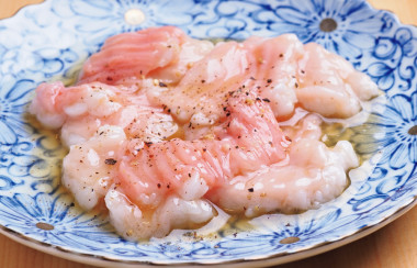 【ホルモンやき肉 うしたつ】  厳選黒毛和牛の希少部位を贅沢に ライブ感も楽しい大人の焼肉店