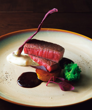 【炭火肉焼き倉庫 CONOYOSHI】 洗練された空間で味わう 厳選炭火肉料理とワイン