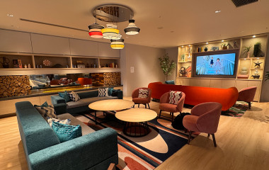 札幌に新登場！「ホリデイ・イン＆スイーツ札幌大通公園」で楽しむ多彩な客室と朝食ブッフェ