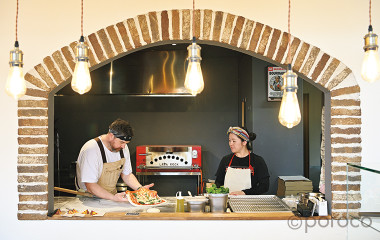 【北海道・余市】カナダ人シェフが作る、新鮮な地元食材を使った本格ピザ『Farm to peel』