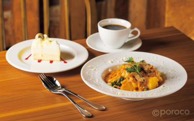 小樽運河そば「ルタオ」の新店にカフェがオープン！一店舗で朝から夜まで楽しめる！