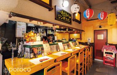 【札幌・北18条】南国ムード漂う横丁で味わう、やさしい鰹だしの沖縄そば「カミノソバオキナワ」